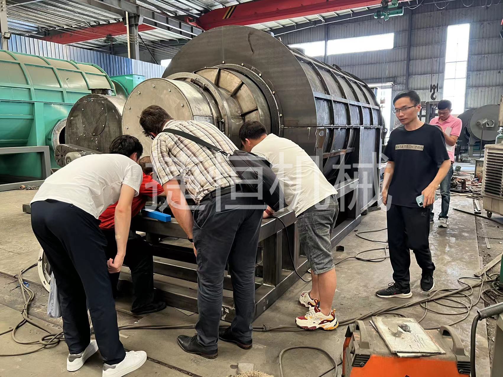 炭化機(jī)轉(zhuǎn)動(dòng)平穩(wěn)